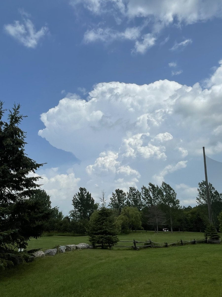 eisforelliott's tweet photo. Nice Canada Day views! Looking west at the cell popping up south of Carp ON https://t.co/EHChutC1i7