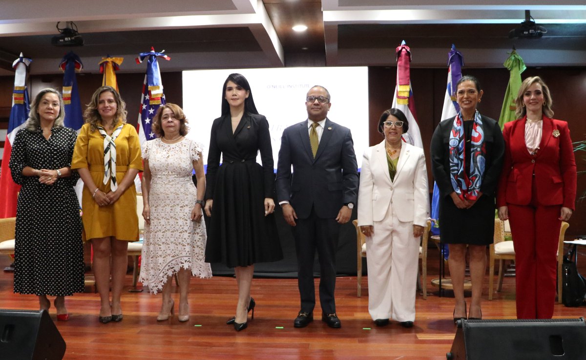 PoderJudicialRD's tweet photo. La jueza de la Suprema Corte de Justicia, Nancy Salcedo Fernández, manifestó su preocupación por el incremento de los feminicidios y los casos de violencia de género, y reafirmó el compromiso de la justicia de ofrecer respuestas efectivas a las víctimas dentro del marco del Estado de derecho y las garantías constitucionales.

Durante su participación en el panel "La Paridad de Género en las Altas Cortes: Retos e impacto sustantivo en la administración de Justicia", realizado en el contexto del Primer Encuentro Regional de Magistradas de Altas Cortes de Latinoamérica y el Caribe, la magistrada afirmó que la perspectiva de género es una herramienta esencial para identificar y corregir desigualdades históricas y estereotipos que afectan el acceso a la justicia de las mujeres. Asimismo, enfatizó que su aplicación debe realizarse con apego a los principios de objetividad, imparcialidad y debido proceso.

Además, resaltó que el Poder Judicial ha integrado la igualdad de género de manera transversal en áreas como planificación institucional, presupuesto, formación, gestión del talento humano, producción estadística, comunicación y prestación de servicios judiciales.

Conoce más detalles accediendo al enlace https://t.co/c6fv44eaMG

#IgualdadDeGénero #PoderJudicialRD