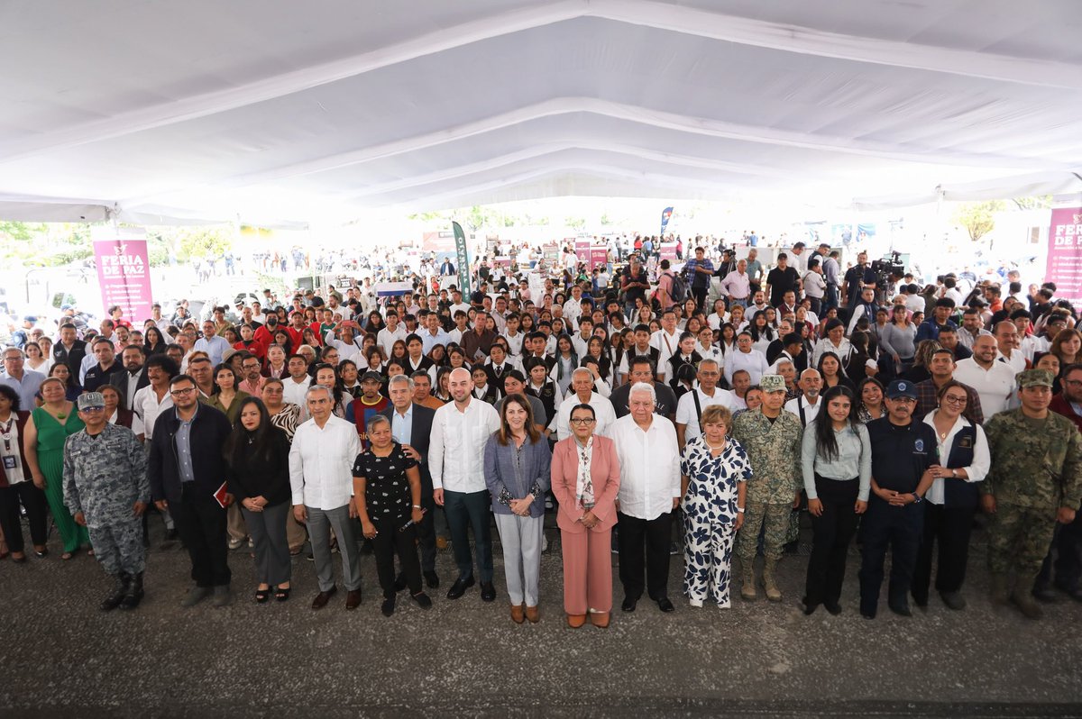 margarita_gs's tweet photo. Nuestro mayor compromiso patriótico es luchar por el bien de México y de Morelos.

Hoy, junto a la secretaria de Gobernación, @rosaicela_, pusimos en marcha la Feria de Paz “Atención a las Causas” en el Parque Alameda, Cuernavaca. https://t.co/r8ctrSB2em