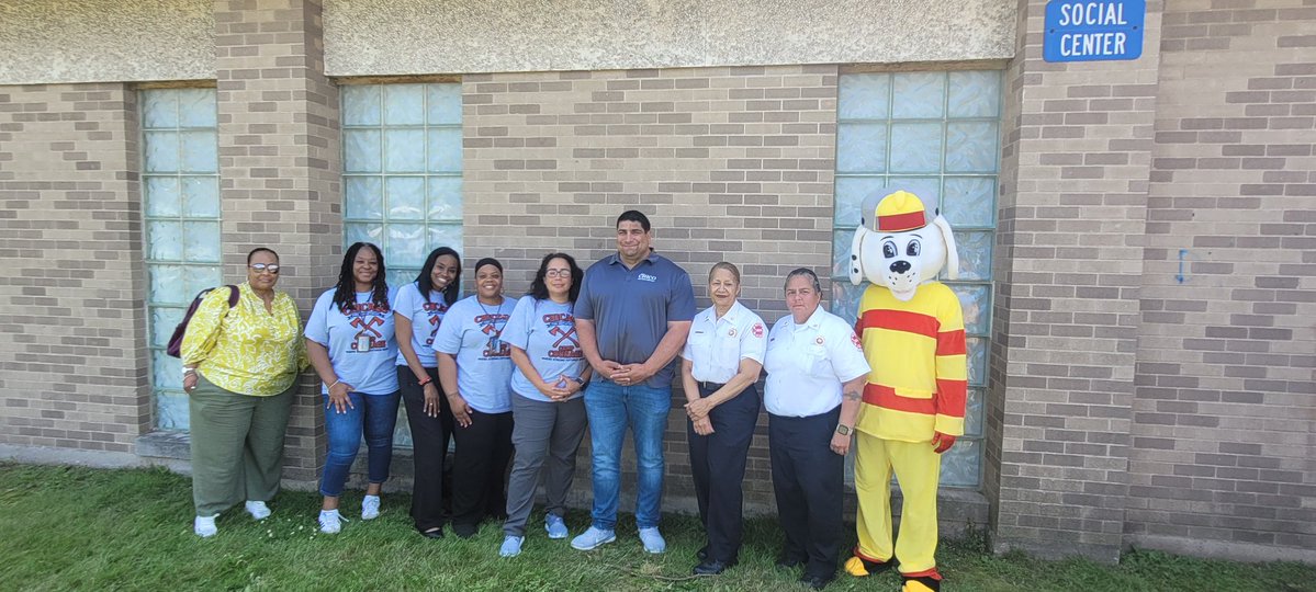 CFDMedia's tweet photo. Congrats to the Camp Courage graduates today at the Hegewisch Community Center. In spite of the heat, these young people crawled in bunker gear and completed numerous other tasks outside. Great work &amp; commitment! Thanks  @chiyouthworks &amp; Ald Chico for your support &amp; partnership. https://t.co/MlFO2L9evp