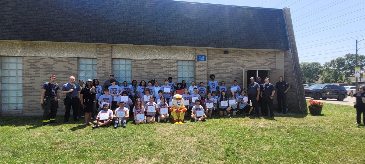 CFDMedia's tweet photo. Congrats to the Camp Courage graduates today at the Hegewisch Community Center. In spite of the heat, these young people crawled in bunker gear and completed numerous other tasks outside. Great work &amp; commitment! Thanks  @chiyouthworks &amp; Ald Chico for your support &amp; partnership. https://t.co/MlFO2L9evp