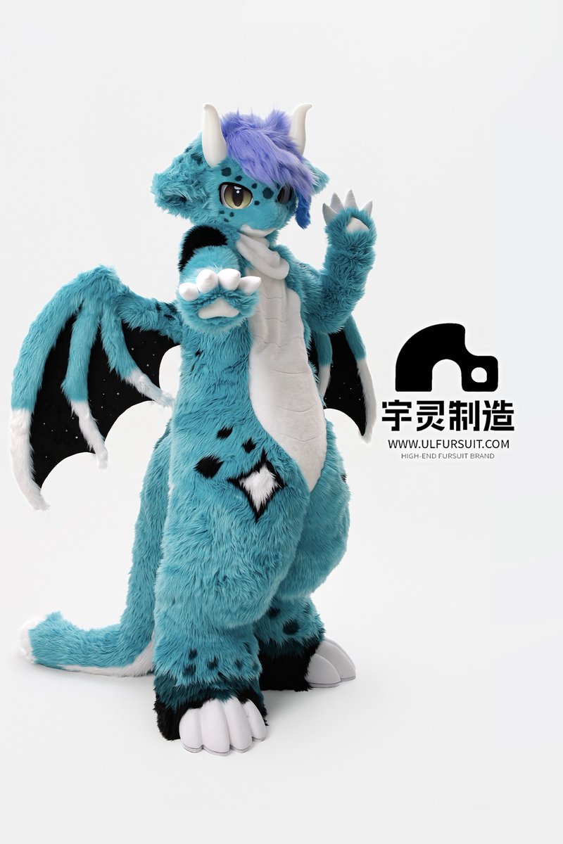 ulfursuit's tweet photo. This is a starry dragon. Pay attention, his wings will glow...

🐉@FizzTheDragon 

#furry #fursuit 
#宇灵制造 https://t.co/J509U8bbga
