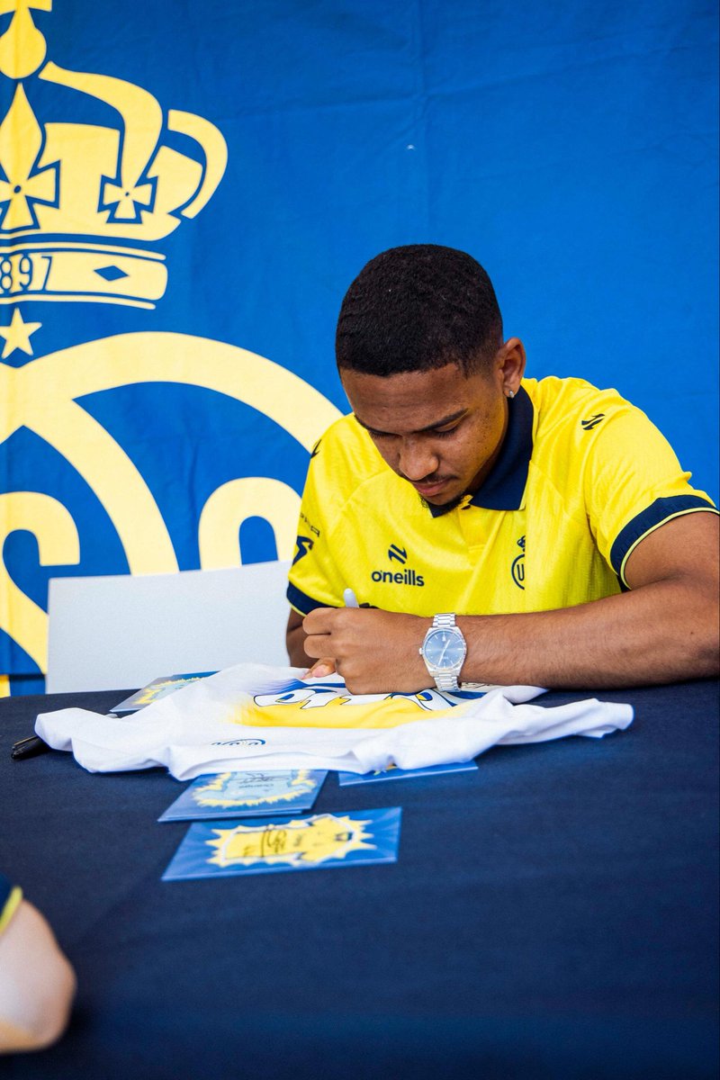 UnionStGilloise's tweet photo. L’Union c’est l’amour. 💛💙✍️ https://t.co/3O4SIq2axI