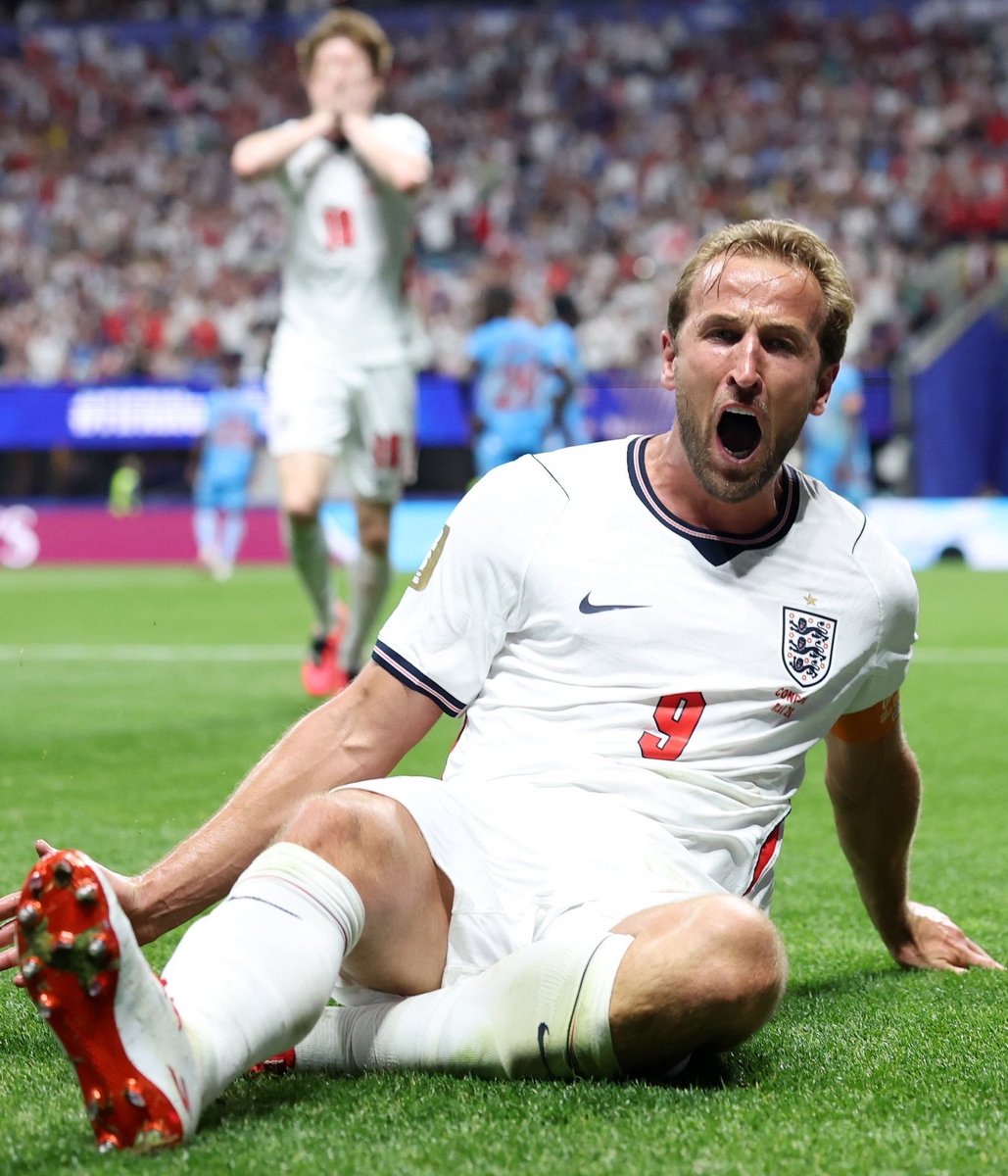 okoye256's tweet photo. 🚨Should England have had a penalty for challenge on Kane?

"This is so difficult," former Premier League assistant referee Darren Cann told @BBCOne.

Darren cann 🎙️🗣️:"There are four of us here, two think it's a penalty, two think it's not a penalty and therefore it's not clear and obvious in terms of VAR.

"From live play it looks a penalty, a small touch on Harry Kane's ankle from the goalkeeper and he would be expecting to give away a penalty.

"From the referee's angle, Kane puts his two feet together, he stumbles and it doesn't look as much of a penalty. There-in lies the difference. For me, I think it's a penalty.

"The referee's decision would stand if he had given a penalty, the VAR would not have intervened."

Ex-goalkeeper Paul Robinson, who played for England at the 2006 World Cup, also said: "If England are to lose then there will be a question asked for a long time because it's a stonewall penalty.

"Harry Kane initiates the contact but the contact is there. He's very clever, very experienced and he goes into the goalkeeper."
#England