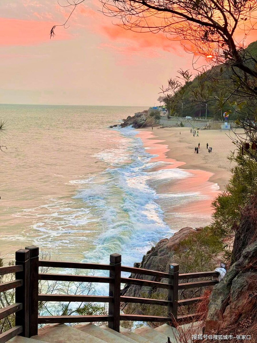 kkandlez's tweet photo. Just wrapped up a perfect day trip to the coastal town—fresh seafood, sunny walks, and that ocean breeze. Best weekend escape! https://t.co/My4hCX1tkE