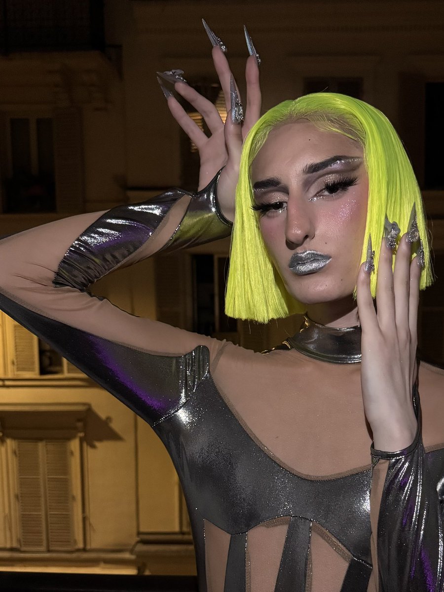 bamboo_camelleo's tweet photo. #makeup #neongreenwig #drag #dragqueensofinstagram #pose https://t.co/WUVoGIMQtK