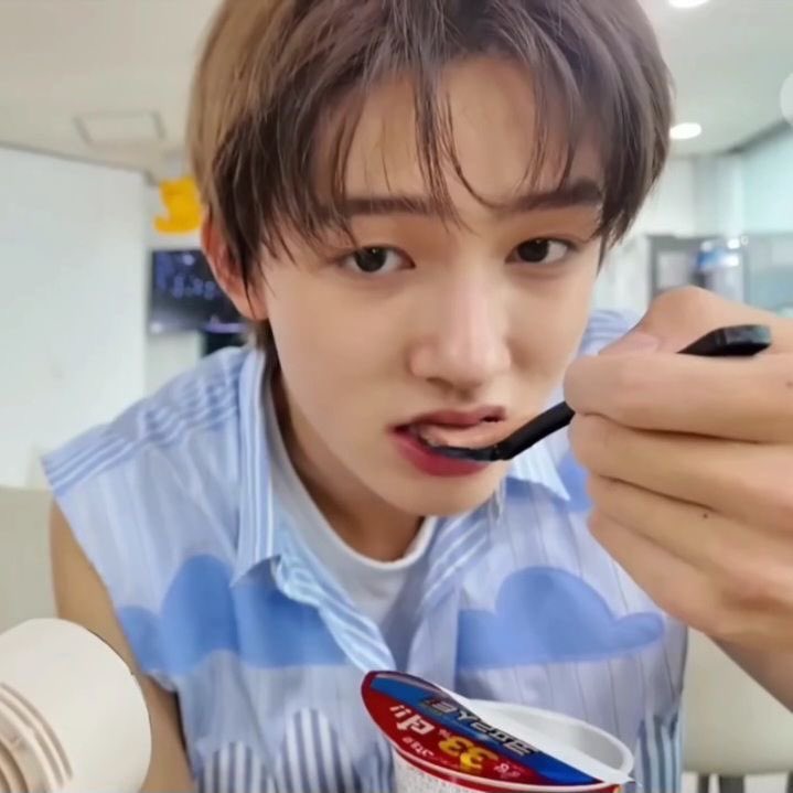 eomtic's tweet photo. eom noms (๑ᵔ⤙ᵔ๑) https://t.co/Ogeu5vS6FE