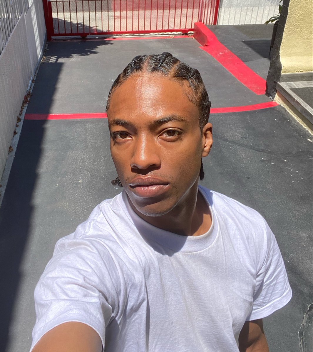 topiccccccccc's tweet photo. Lately, When I Pull Up Heads Turn https://t.co/6xQQbC1TqQ