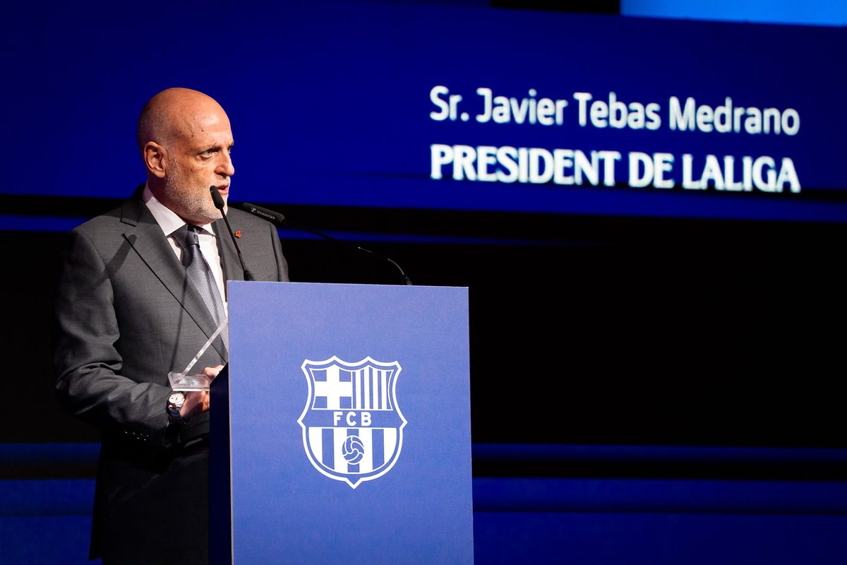 Tebasjavier's tweet photo. Hoy he asistido a la toma de posesión del presidente del @FCBarcelona_es,  Joan Laporta. 

En mi intervención he recordado que el @FCBarcelona_es clave es clave para nuestro fútbol. Aunque hemos tenido diferencias, es importante reconocer lo que fortalece al fútbol español.

La inversión en infraestructuras, tecnología e innovación es esencial para mantener la competitividad de LaLiga.

Todo debe basarse en la sostenibilidad financiera, con reglas que aseguren estabilidad y equilibrio.

Ese es el camino que defendemos desde LaLiga.