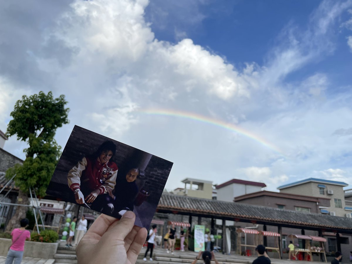 mkgenie's tweet photo. When we toured the rural places in China where #MichaelJackson visited in 1987, we were amazed to see the rainbow. https://t.co/cLbGx57MZH