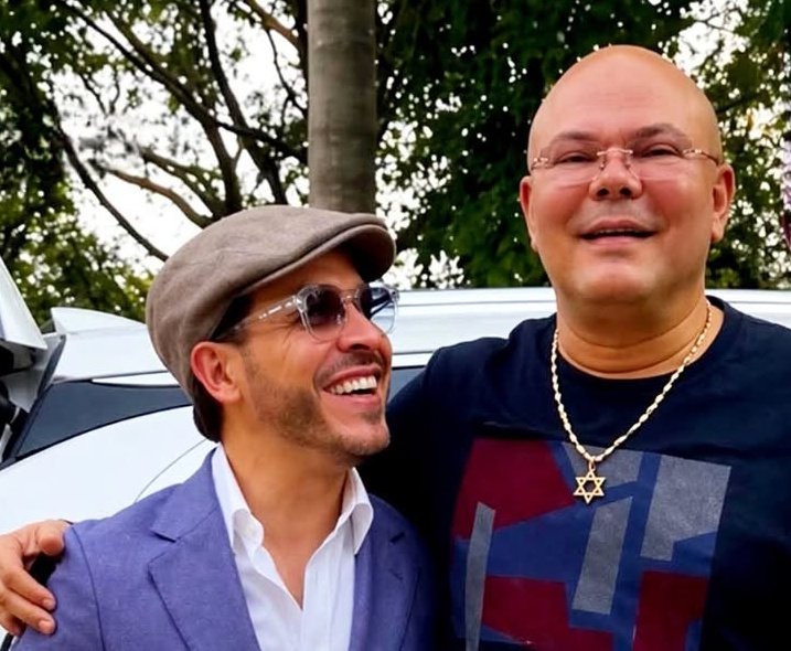 Male_Guti_A's tweet photo. Quédate con quien te mire como Abelardo mira al narcotraficante Alias "Boliche" 🥰 https://t.co/j5X0lBqstB