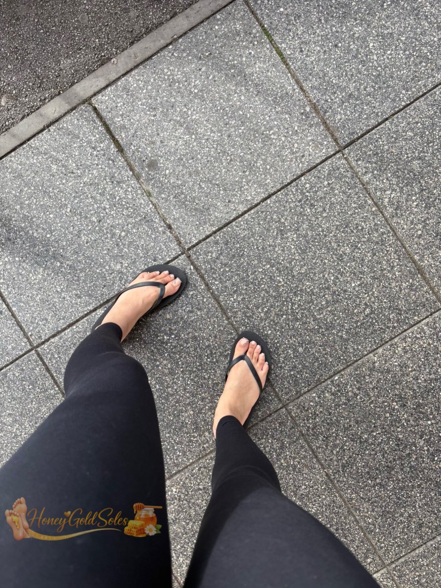 HoneyGoldSoles's tweet photo. Be honest… how long could you stare at these toes? 👀
#FootFetish #PrettyFeet #ToeTease #SoleWorship #FeetPics #Feet #FootModel https://t.co/7GSc8wt9in