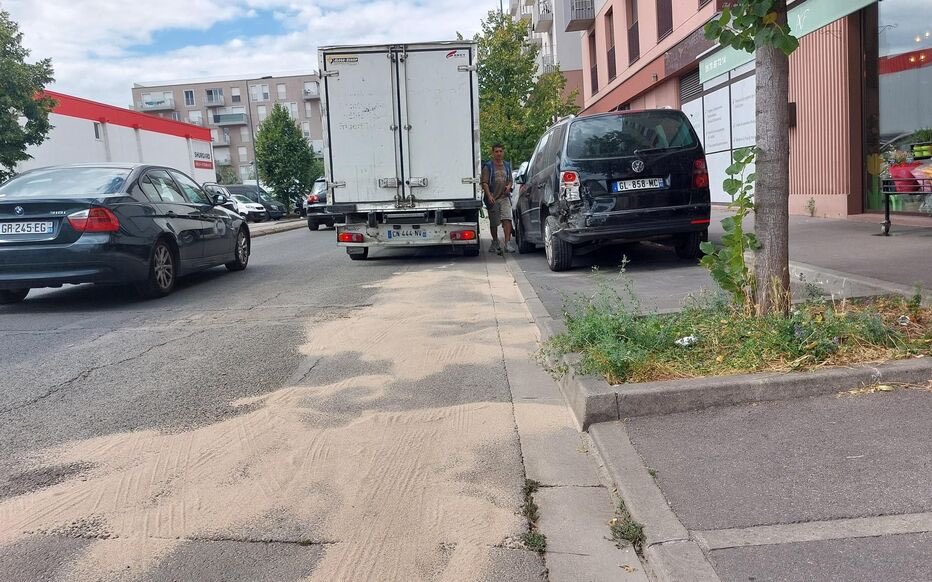 PoliceSCSI's tweet photo. Chaque jour, un nouvel homicide par arme à feu.
Chaque jour, un territoire frappé.
Ce matin encore, un homme exécuté à Sevran, sous les rafales d’un commando.
La #France est-elle devenue le nouveau Far West où #narcotrafic et gangs règnent en toute impunité, pendant que nos #FDO, faute de moyens, d’arsenal judiciaire et de courage politique, ne peuvent que subir ?
À qui profite cette inaction étatisée ?
#soutienFDO
https://t.co/oaRMQWrlce