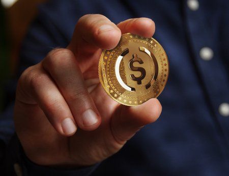 wallstreet_es's tweet photo. Todos en cripto saben que el negocio de las stablecoins ya no es emitir el token. Es quedarse con el interés de las reservas. Open USD lo dijo en voz alta y Circle perdió 16% en un día. 👉 https://t.co/whs7Tp39ax 

#Stablecoins #Cripto #Circle https://t.co/3Dcl8Q1YTv
