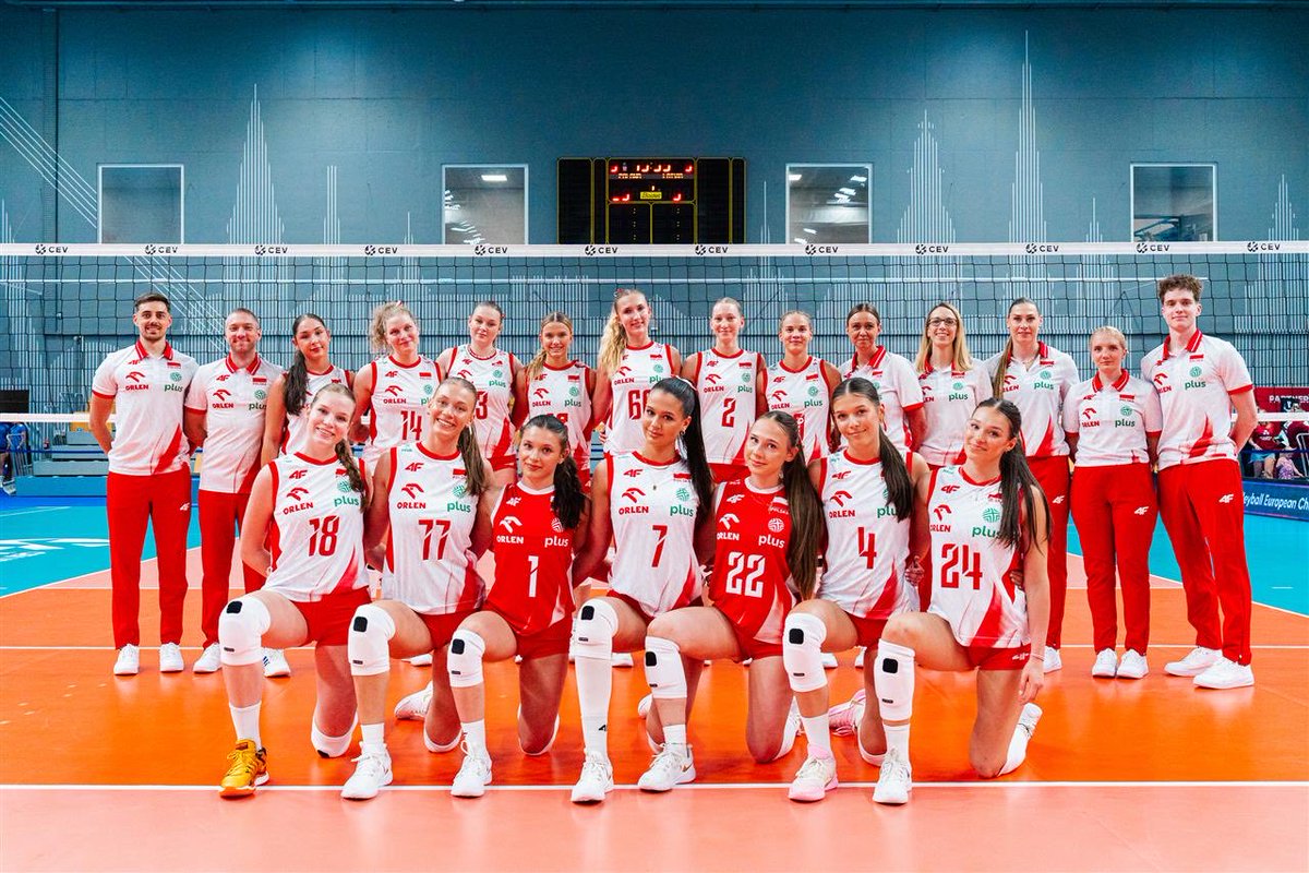 VolleyViper_'s tweet photo. 🇵🇱 POLSKA 3️⃣ 🆚 1️⃣ ŁOTWA 🇱🇻 
25:11, 23:25, 25:14, 25:15

Podopieczne Joanny Staniuchy-Szczurek od zwycięstwa rozpoczynają udział w Mistrzostwach Europy U18 ✅

📊 Alicja Koprowska - 13 pkt
Klaudia Bladocha - 10 pkt 

Foto: CEV

#jazdamłodebaby https://t.co/4D1VCZV1uv
