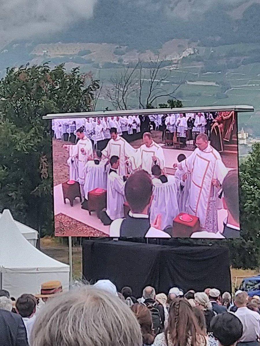 EscadaAlain_Off's tweet photo. Pour la plus grande gloire de Dieu !
#FSSPX #Econe https://t.co/YrvqcViGX2