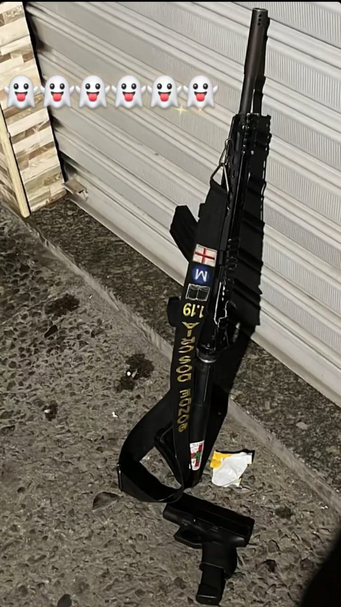 pegavisaorjnews's tweet photo. 📍💥⚠️Segundo informações, traficantes do Comando Vermelho entraram na comunidade da Quitanda (TCP), em Costa Barros, na madrugada de hoje. Durante a ação, fora ouvidos muitos tiros e um integrante do Terceiro Comando Puro foi morto. Um fuzil e uma pistola foram levados pelos criminosos do Chapadão.