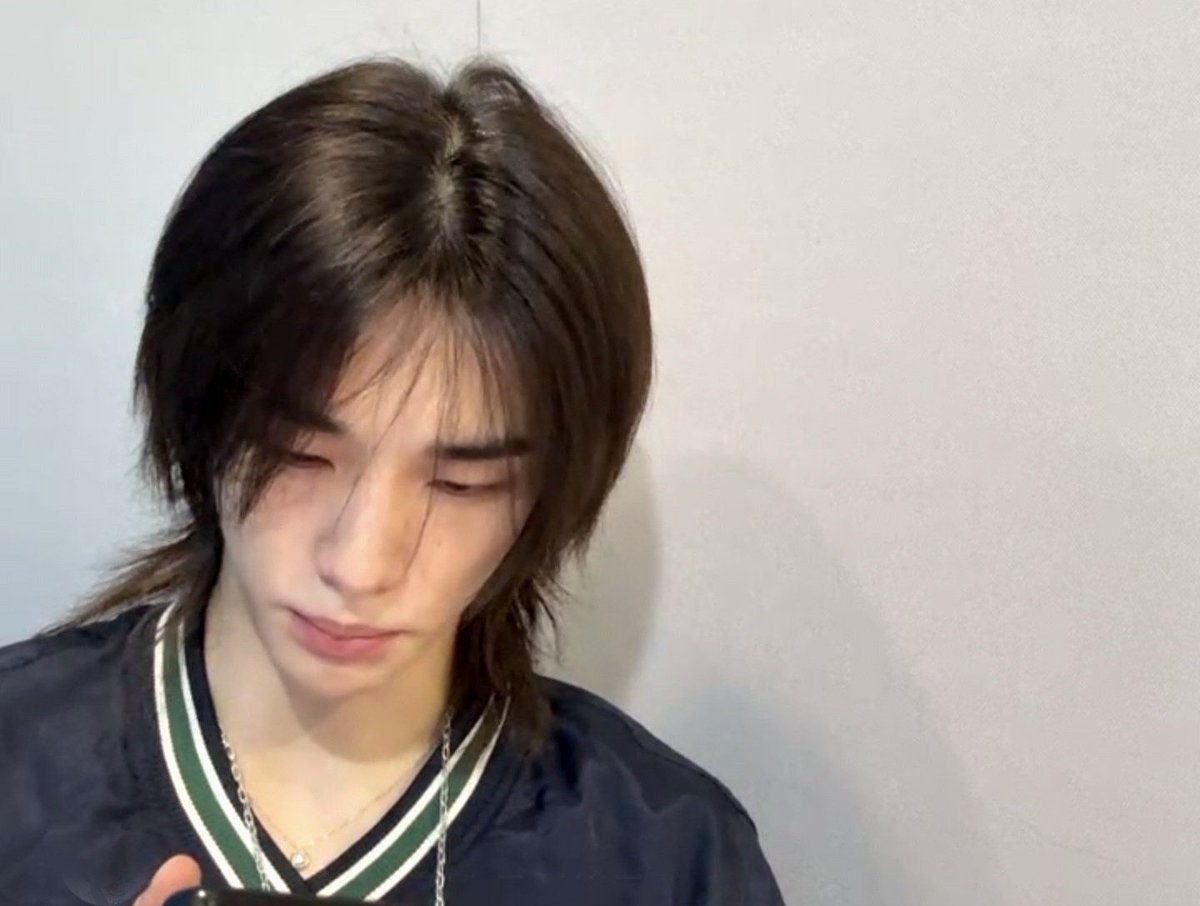 hyunecafe's tweet photo. bareface hyunjin is truly the prettiest https://t.co/JE4JY83pDA