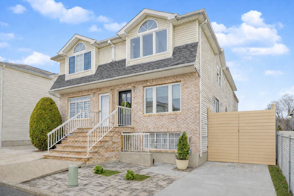 RedDoorRealtySI's tweet photo. ***JUST SOLD***
Congratulations Helen Zhu and Lulu Hakaj on the successful sale of your listed property. Please call HELEN at 646-334-8882 or LULU at 917-588-3535 for all your REAL ESTATE NEEDS! https://t.co/U3dyx5KN24