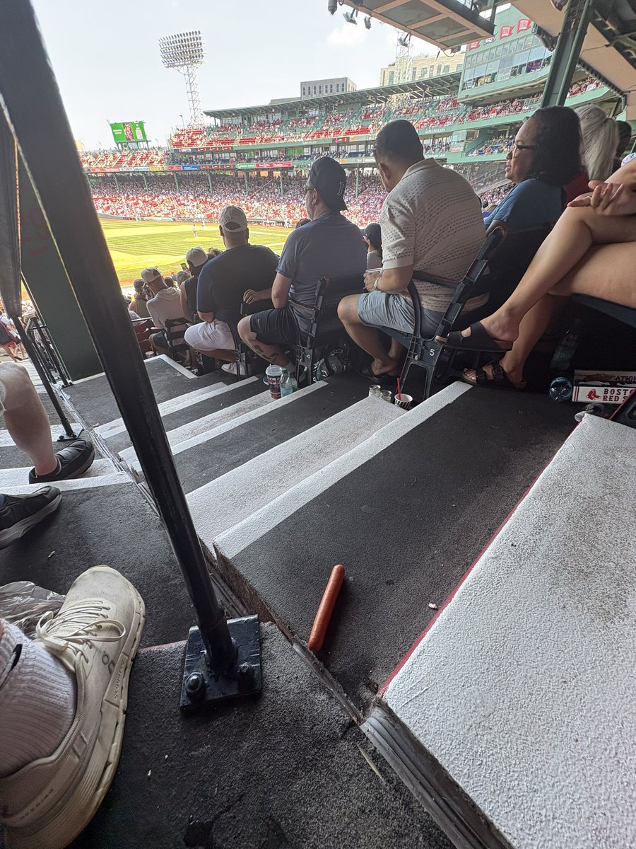 O_Bran05's tweet photo. This team sucks. I dropped my Fenway frank and we still suck. Can’t wait for us to lose by 1 after an 8th inning comeback!!!!

#davidhamilton #dirtywater #seigler #boston #redsox #worldcup #elon https://t.co/PxPNVzg3Tp