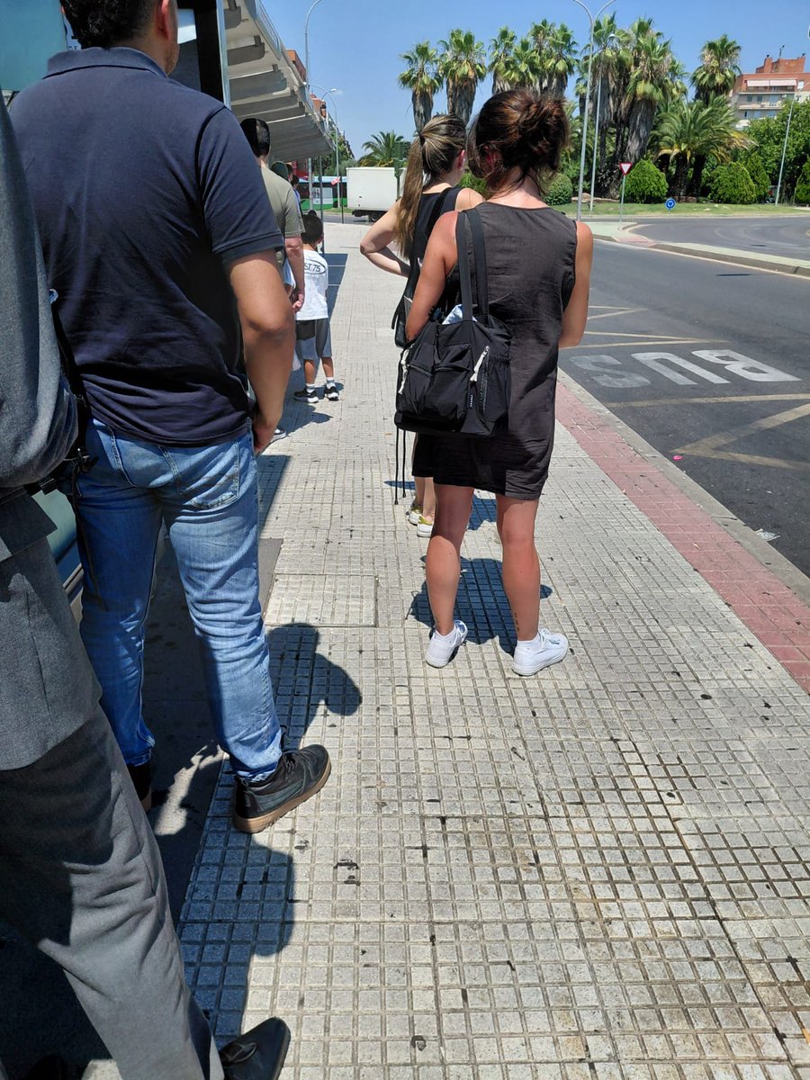 raqbarroso's tweet photo. Puerta del Sur. 15.30h. 38ºC. Es inhumano estar más de 20 min en estas condiciones. @AytoAlcorcon @CRT_Madrid https://t.co/dMiTHk6aSF