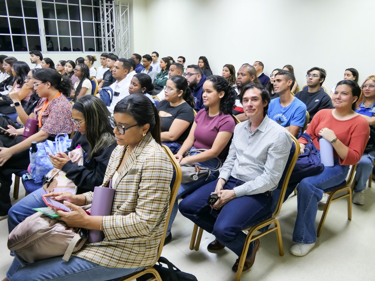 SuperXtraPanama's tweet photo. Seguimos impulsando el talento joven de Panamá con la 4.ª edición de Generación Xtra. 🚀 El pasado 25 de junio compartimos con estudiantes de @utppanama una jornada presencial con transmisión vía webinar.

📢 Convocatoria abierta hasta el 10 de julio: https://t.co/29MUHbARPv https://t.co/b7dNUwkq1W