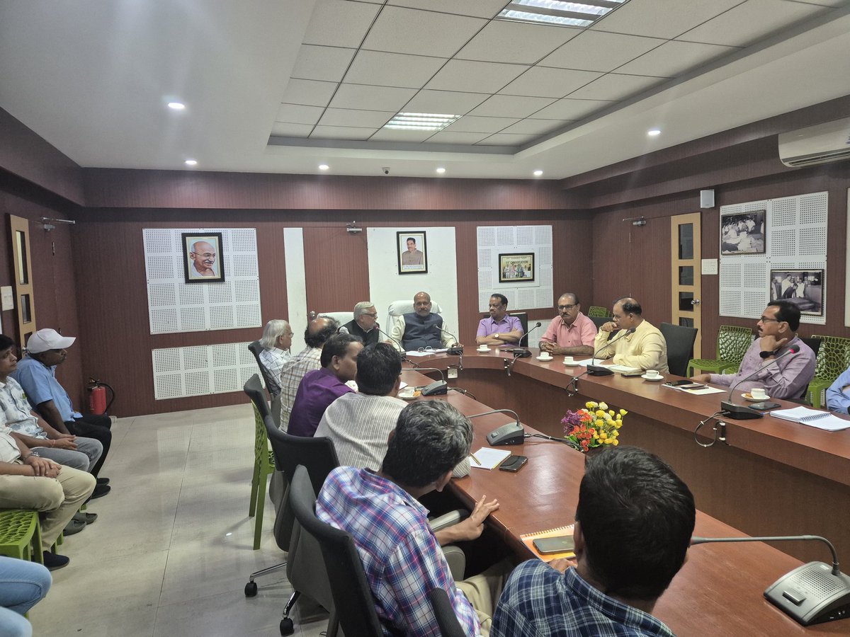 ranjitnitj's tweet photo. @atulkotharissun @Shiksha_Utthan @BPUTV @jamshedpur_nit Prof.S.Karmalkar Director IIT Bhubaneswar, Prof. K. Umamaheshwar Rao, Director NIT Rourkela, Principals of Engineering Colleges from PAN ODISHA under BPUT. Shree Sanatan Pradhan, Suresh Gupta participated in the workshop. https://t.co/xQEFqOnCD7