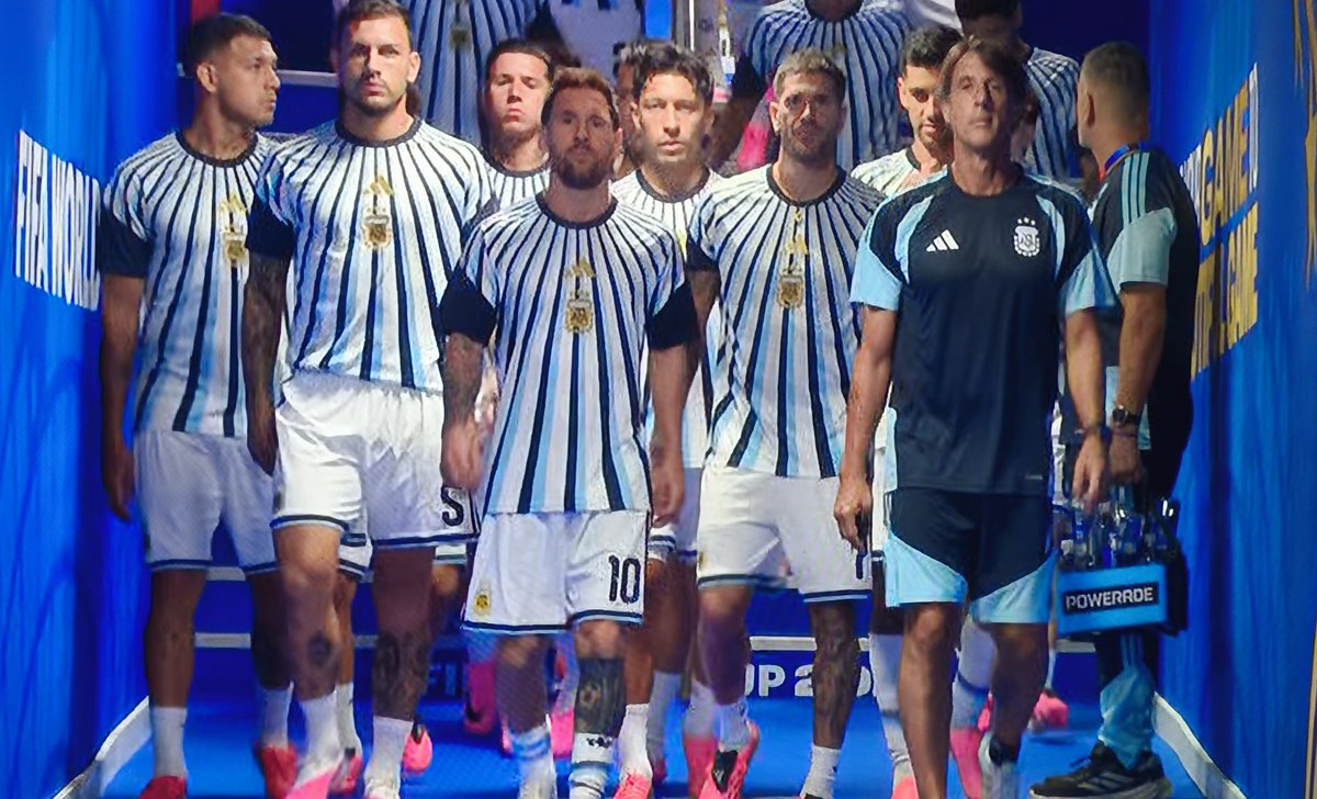 AlbertitoGT's tweet photo. @lautarodeIcampo Los 2 son hijos de este GOAT https://t.co/orZjcJ4AFZ