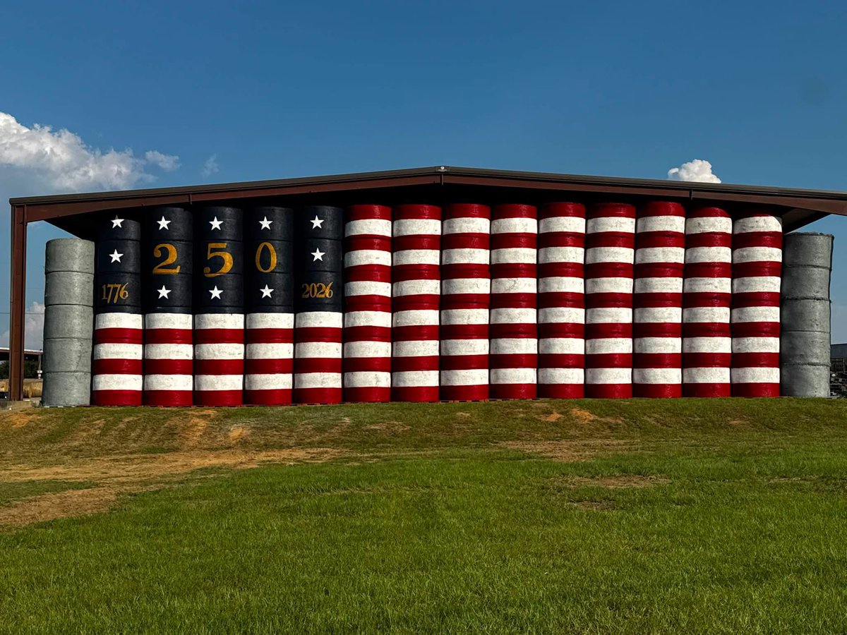 mike_veal's tweet photo. This company close to my home town does this every year, but this year tops them all!

Credit to:
Midway Straw Company
https://t.co/Gyv8man2f6
Located in Wrightsville, GA https://t.co/RwSW1RpRqA