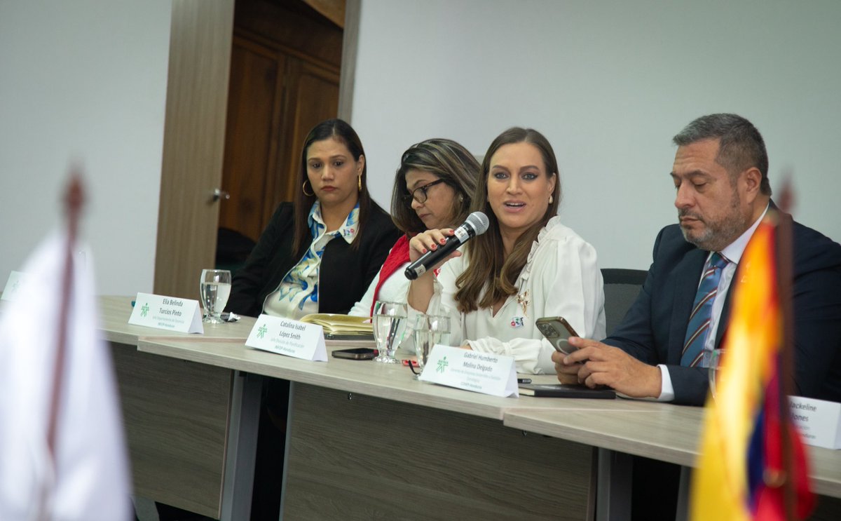 SENAComunica's tweet photo. 🇨🇴🇭🇳 El SENA y el INFOP de Honduras unen esfuerzos para fortalecer la formación para el trabajo y crear más oportunidades para la juventud de América Latina.

El intercambio de experiencias y buenas prácticas sigue construyendo puentes de conocimiento y desarrollo para nuestros territorios. 💚
#AliadosSENA