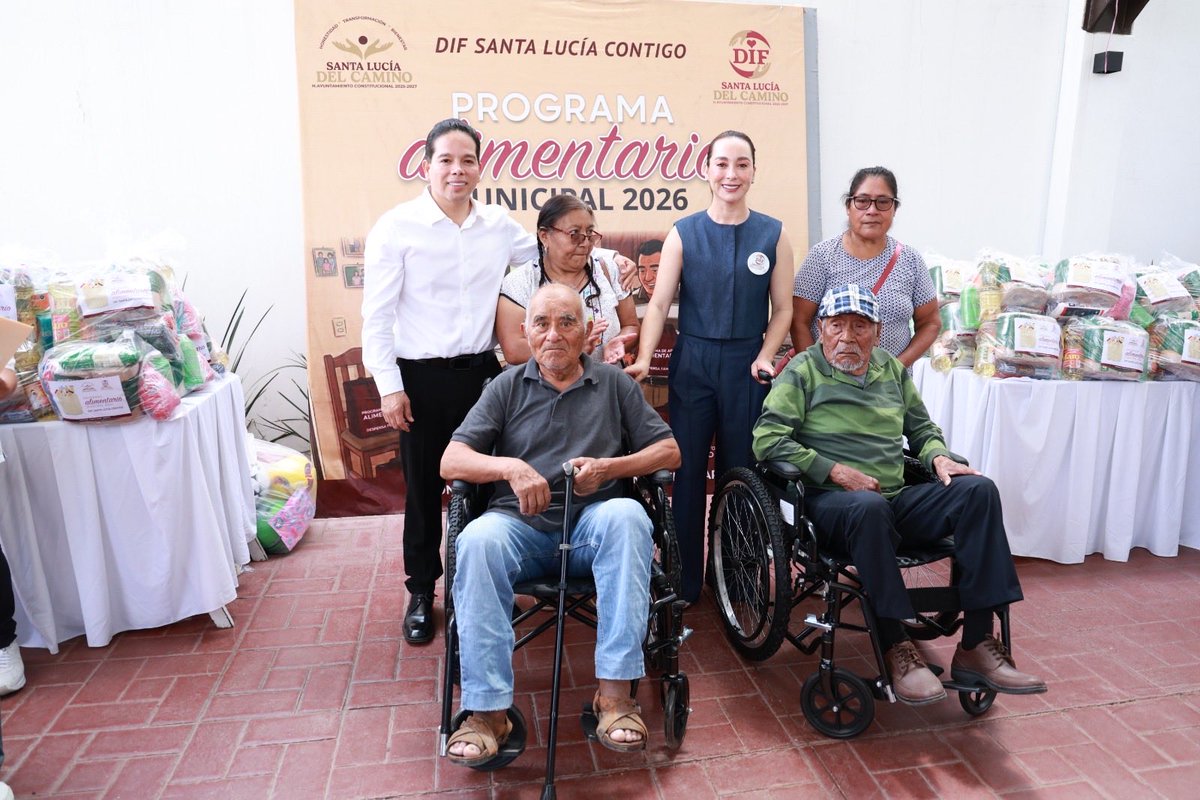 BetySantos_'s tweet photo. recibieron dos despensas correspondientes a dos bimestres, las cuales contienen productos de la canasta básica que contribuyen a la economía y bienestar de las familias.
Me dio mucho gusto saludar y convivir con tantas vecinas y vecinos que forman parte de este programa. https://t.co/uCdGz3oq9M