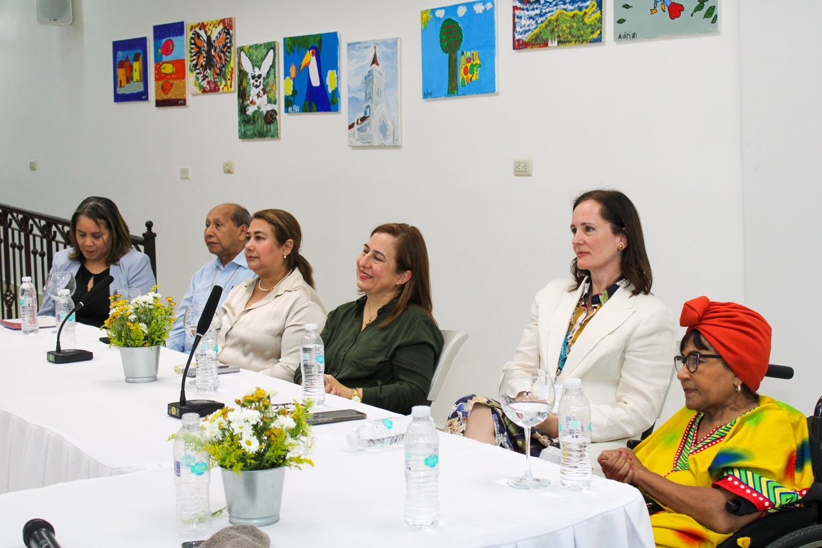Rehabilita_RD's tweet photo. Como parte de nuestra iniciativa #HabilitandoPuentes, recibimos la visita de María del Pilar Cañas, Viceministra de la Presidencia y Vielka Polanco, Directora Ejecutiva del Centro de Fomento de las ASFL. https://t.co/0OZAuKTcDA