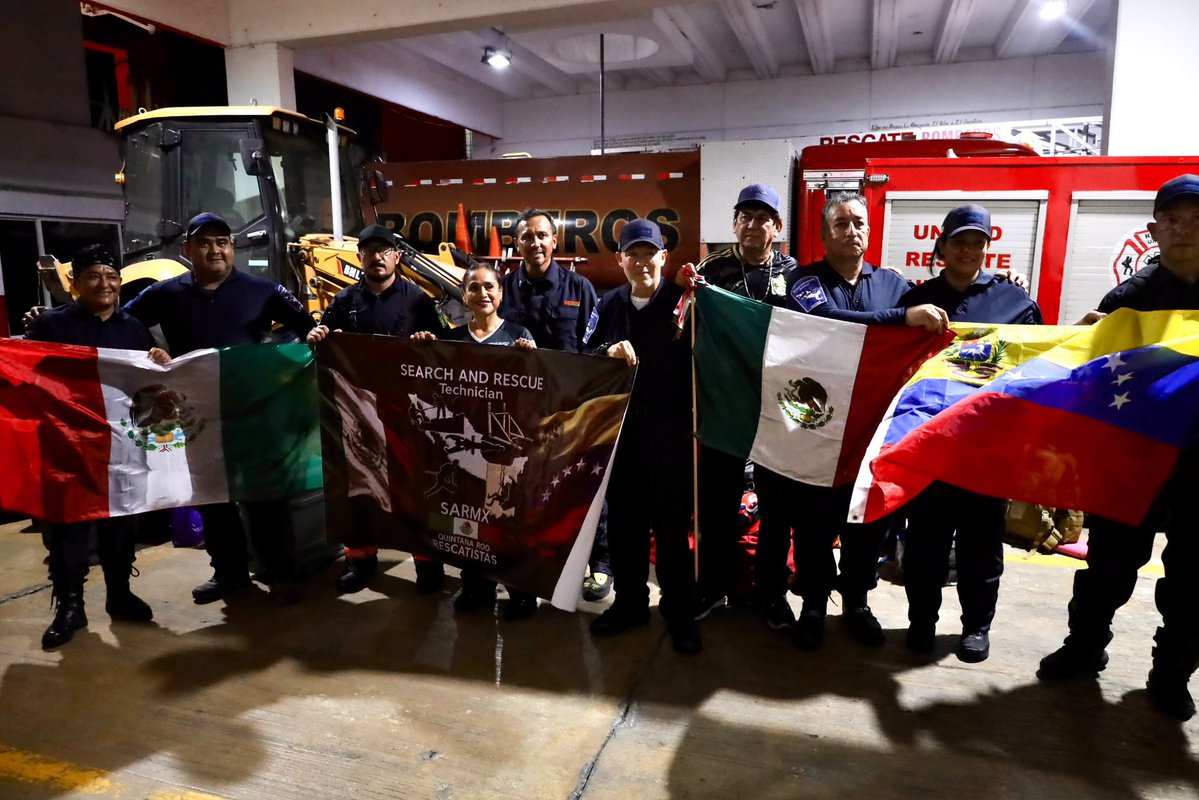 AytoCancun's tweet photo. 🚒🌎 Desde Cancún reconocemos y agradecemos el compromiso del Heroico Cuerpo de Bomberos de Cancún, la Dirección General de Protección Civil, B.R.E.C., SARMX y Dirección de Desarrollo urbano, quienes hoy unen esfuerzos para brindar apoyo humanitario a Venezuela…
(1/3) https://t.co/BxNYkvmVzs