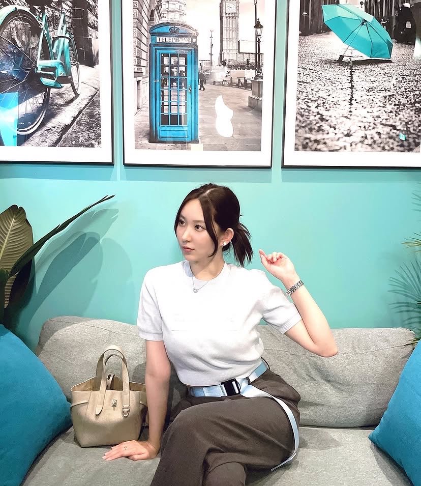 fiction_log's tweet photo. あおんぼさんの実力でfiction新宿が6月100万以上の黒字！

なかなか無いバイト募集のチャンスが巡ってきました。内装がめっちゃオシャレなので可愛い子も多いですw https://t.co/UeE9kZnrMy