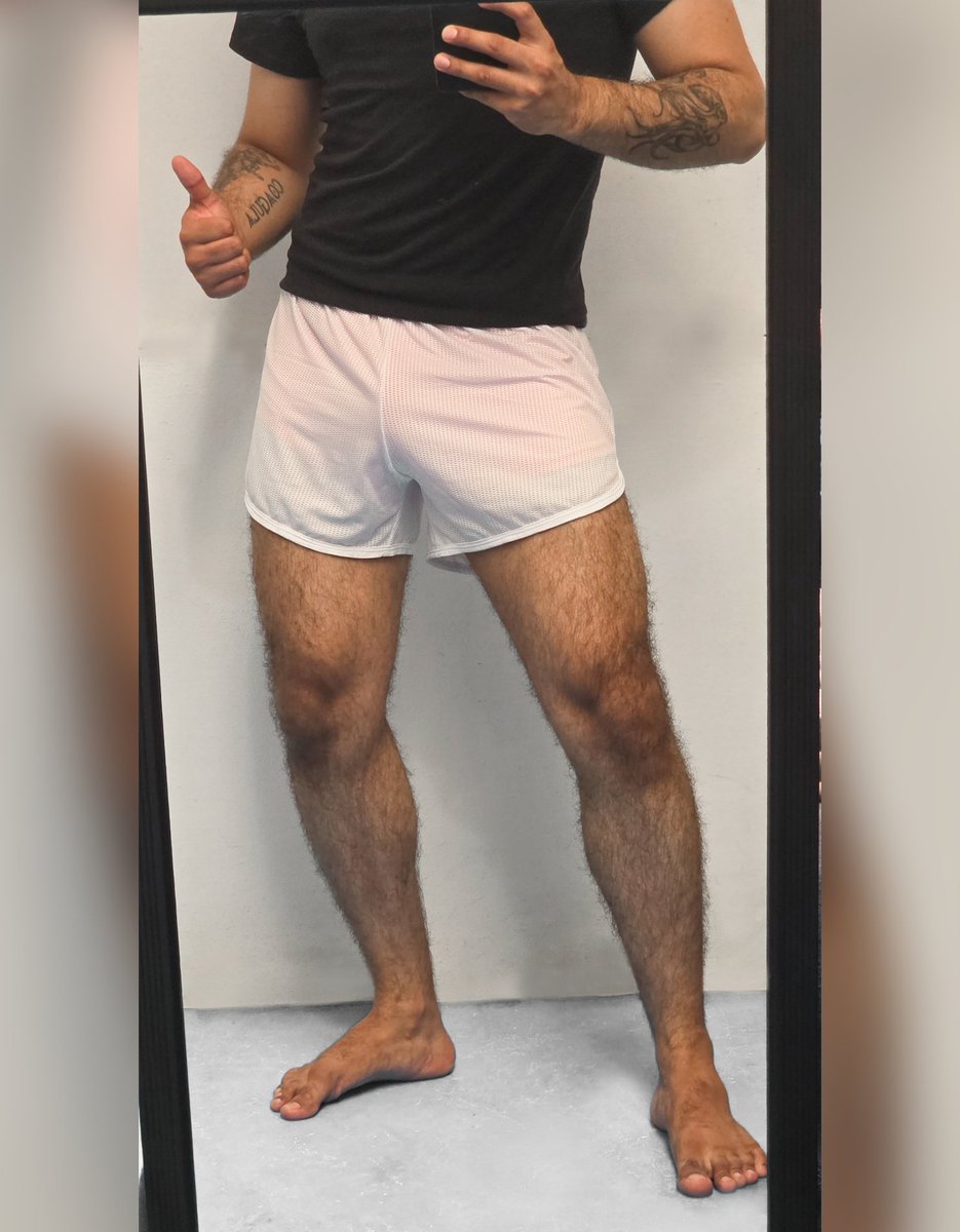 Fravrm2685's tweet photo. 🤍 

#men #boy #shortshorts #shorts #menfeet https://t.co/frUF9fFXoK