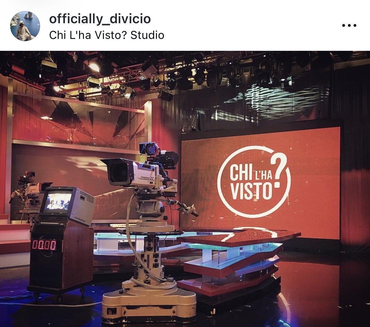 DiVicio's tweet photo. Per una sera torno #chilhavister! 
Grazie Federica! @chilhavistorai3 #Chilhavisto https://t.co/4USQ0K3UwA