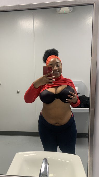 ChloeGary1130's tweet photo. On Or Off ?

#HoustonTX #HTX #DowntownHouston #MidtownHouston #HoustonNights #TexasMen #OpenDMs https://t.co/ZW5Zjvhr0V