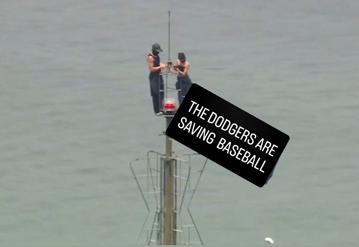 owndodgerhaters's tweet photo. NICE FLAG GUYS https://t.co/SQqlHReyX2