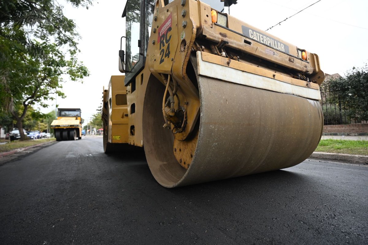 miguelsiciliano's tweet photo. PLAN DE REPARACIÓN VIAL INTEGRAL: ESTAMOS ARREGLANDO LAS CALLES DE MARQUÉS DE SOBREMONTE

Con el Plan de Reparación Vial Integral tenemos más de 30 frentes de obra activos en toda la ciudad. Hoy, junto al gobernador @MartinLlaryora, recorrimos las calles que estamos arreglando en Marqués de Sobremonte. Un trabajo mancomunado con la @MuniCba para mejorar la circulación vehicular y la conectividad. Seguimos haciendo por Córdoba.

#HacerParaCrecer #Córdoba #MarquésDeSobremonte #PlanDeReparaciónVialIntegral