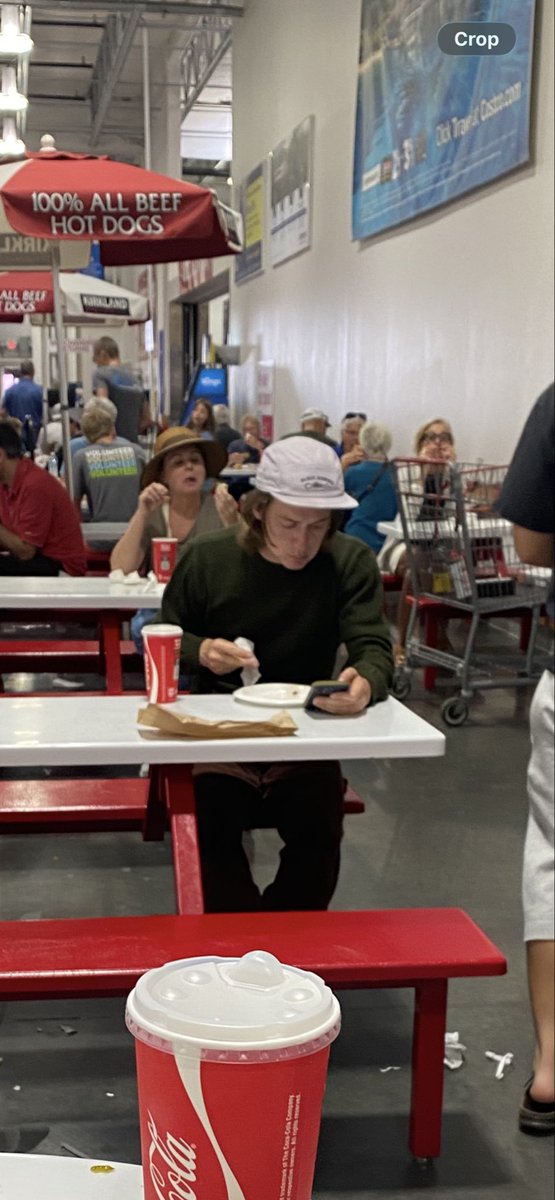YoPendleton's tweet photo. @SonOfABoyDad @lilsasquatch66 @rone spotted Sas at Costco https://t.co/rmuzJGmFKk
