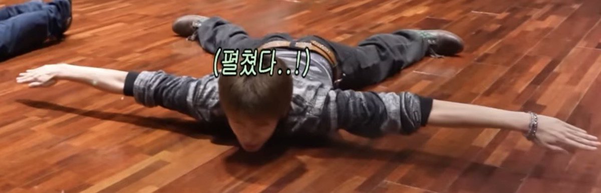 yufananaz's tweet photo. oh nothing just some james on the floor https://t.co/yoEq1n3X0Q