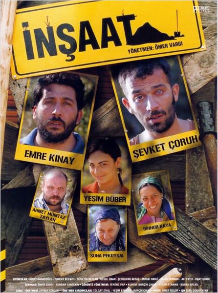 yucelbogaz's tweet photo. Hani bazen “bir şeyler açayım da kafa dağıtayım” deyip bir film açarsın ama daha ilk dakikadan itibaren seni bir girdap gibi içine çeker ya. İşte İnşaat tam da öyle bir film.

Sınıf çatışmasını ve çürümüş düzeni güçlü oyunculuklar ve etkileyici bir kurguyla anlatan müthiş bir film.