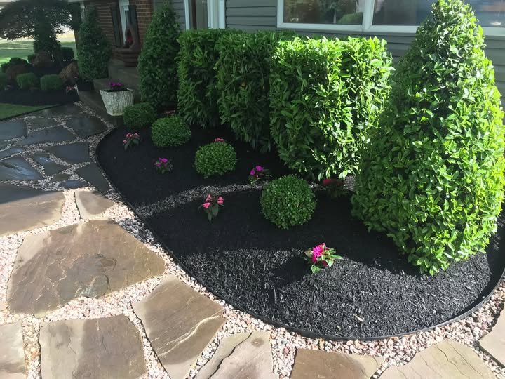 BenCastoneLand's tweet photo. We handle the upkeep so your yard always looks its best! https://t.co/Q385034LAG