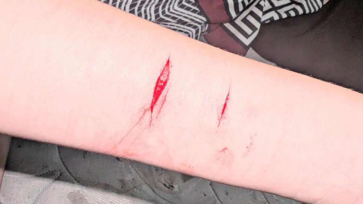 67kingBoomboxPh's tweet photo. HOLY SHIT I JUST HIT A CLIP (all art Halloween makeup fake fake fake not real) #slittwt #styrotwt I don't know if this is beans or not #shtwt https://t.co/jQC5TtRFoj
