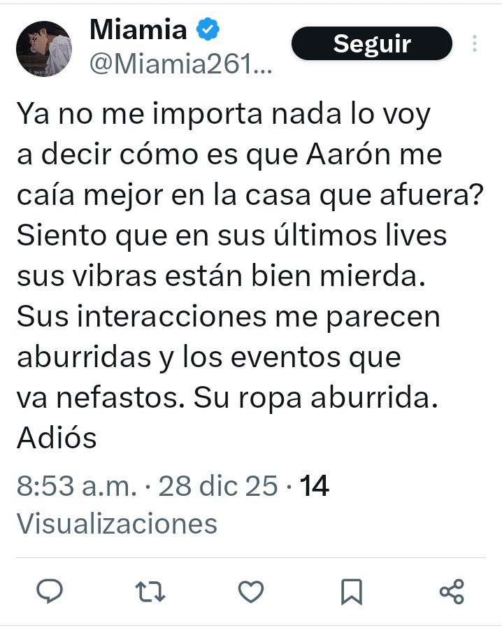paholaamtz's tweet photo. cuando van a entender que somos FANS, ni su mamá lo anda controlando tanto!! 

pero amiga, desde el 28 de diciembre eres esto, tirándole a Aarón horrible cuando se supone eres “fan”, si yo ya no me siento a gusto en un lugar me voy…. https://t.co/oiVB32AH7Y