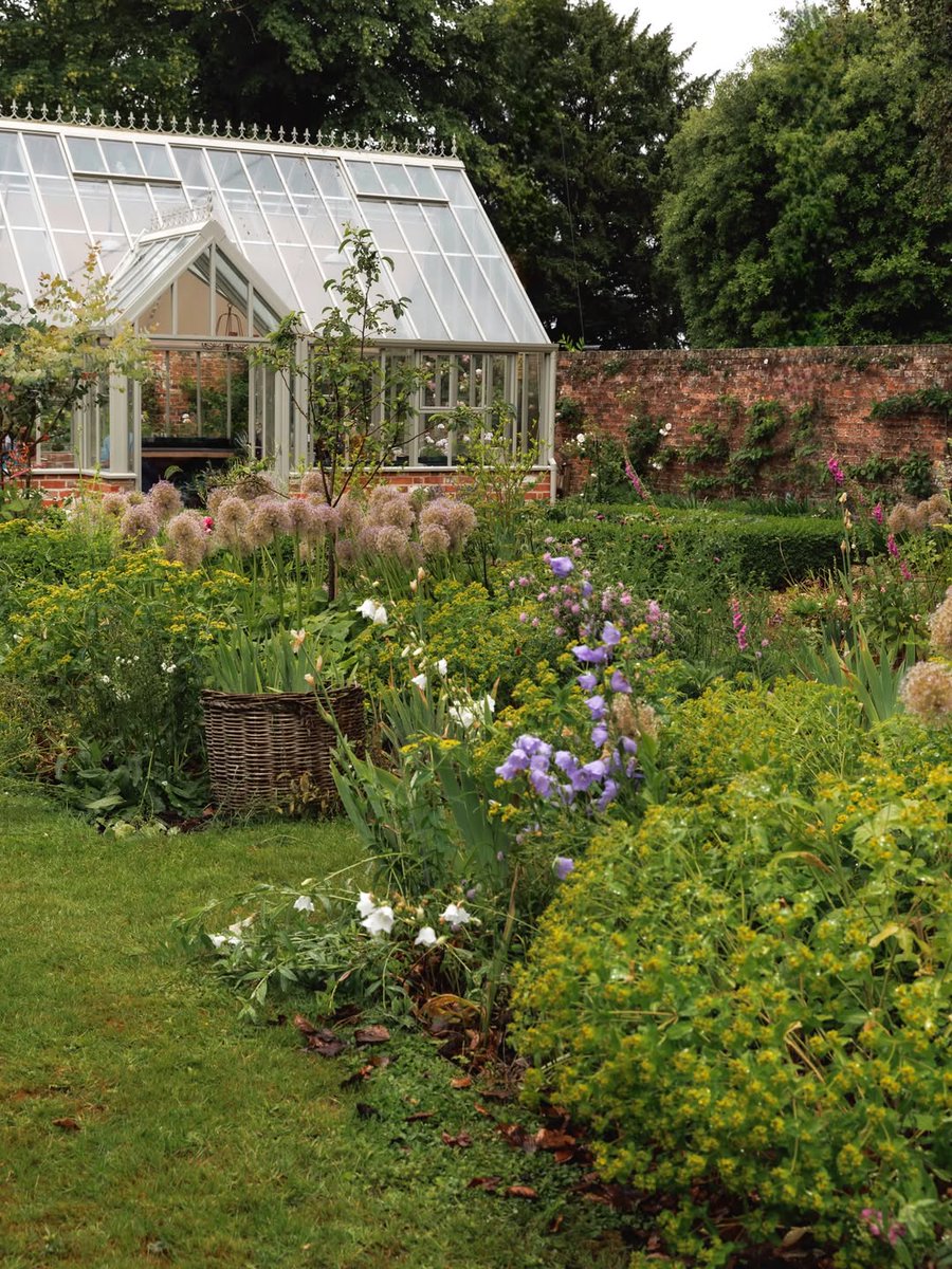 worldclick56's tweet photo. English Garden 🍃 https://t.co/0nJe7QR28T