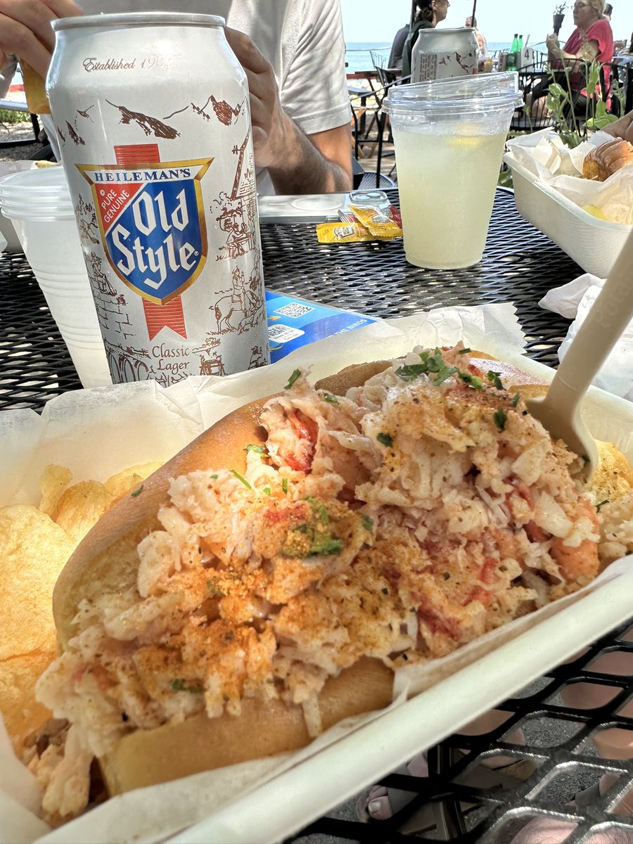 CheapSeats411's tweet photo. Had lunch with The International Spy at
The Waterfront Cafe
6219 N. Sheridan Rd.
Chicago, IL
#FitzMagicEats https://t.co/8ZuebGwP5S
