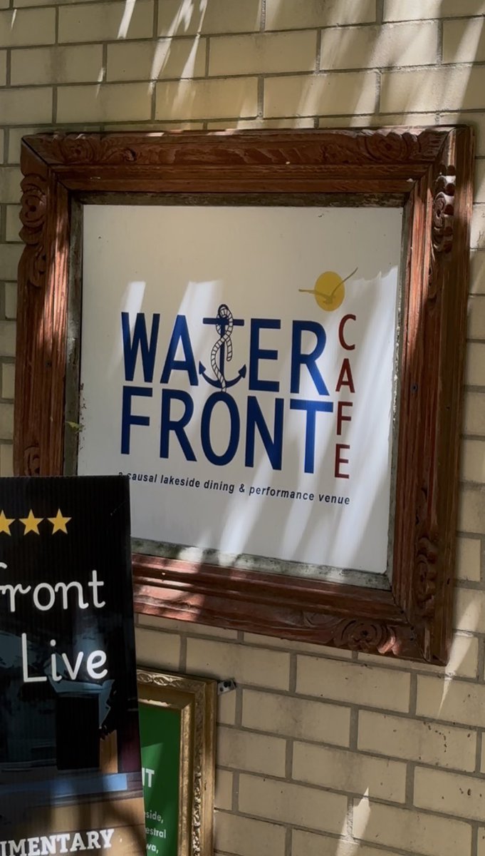 CheapSeats411's tweet photo. Had lunch with The International Spy at
The Waterfront Cafe
6219 N. Sheridan Rd.
Chicago, IL
#FitzMagicEats https://t.co/8ZuebGwP5S