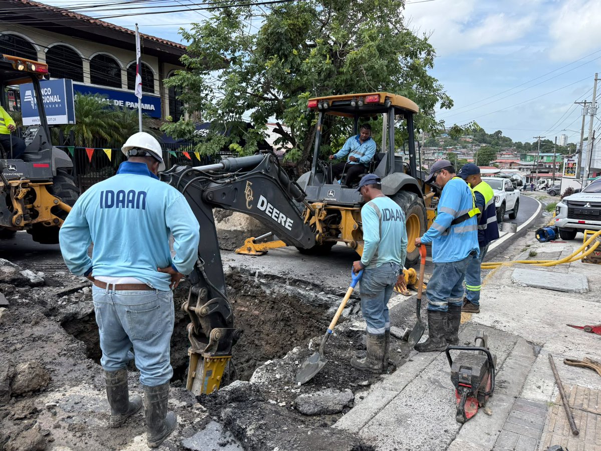 IDAANinforma's tweet photo. ¡Estamos trabajando desde San Miguelito!

Avanzamos en los trabajos de cambio de una válvula de 10" en Paraíso, calle Circunvalación (a la altura del Banco Nacional), corregimiento Mateo Iturralde. 🧑‍🔧⚙️

Suministro irregular en:

📌Paraíso.
📌 Las calles E, F, H, J y L.
📌Villa Guadalupe. 
📌Estación de bombeo de calle H.
📌Estación de bombeo de Subida al Cielo.
 📌Loma del Cristo.

@311Panama