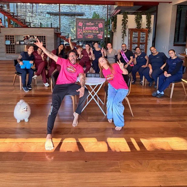 choquei's tweet photo. 🚨ATENÇÃO: Viih Tube e Eliezer APAGARAM o vídeo que tinham feito do reality com as funcionárias. O projeto teria 10 episódios e foi apagado do instagram e youtube. https://t.co/CzCtfvsHhU